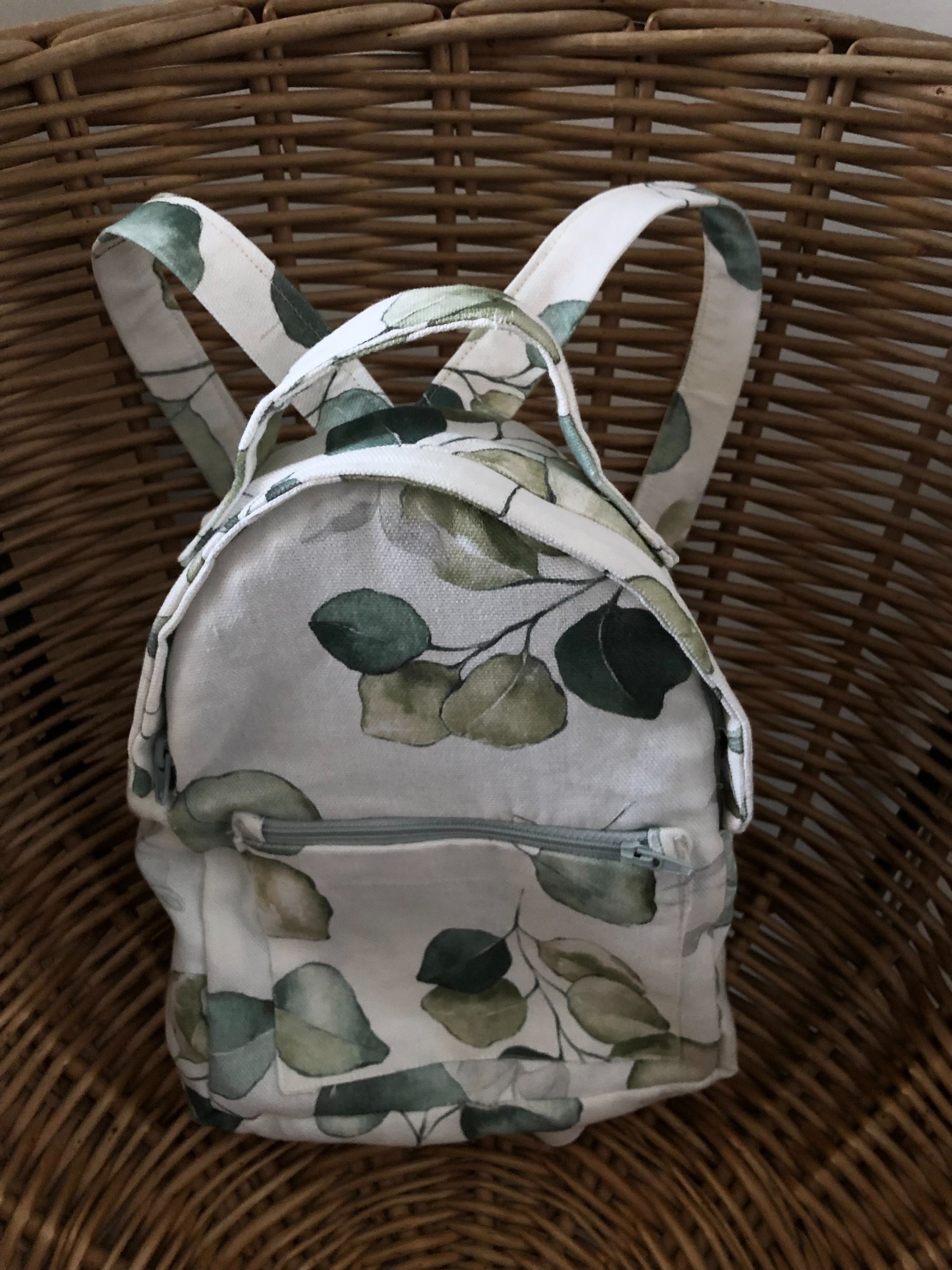 Réalisation d’un petit sac à dos en toile enduite. (Margaux 12 ans)